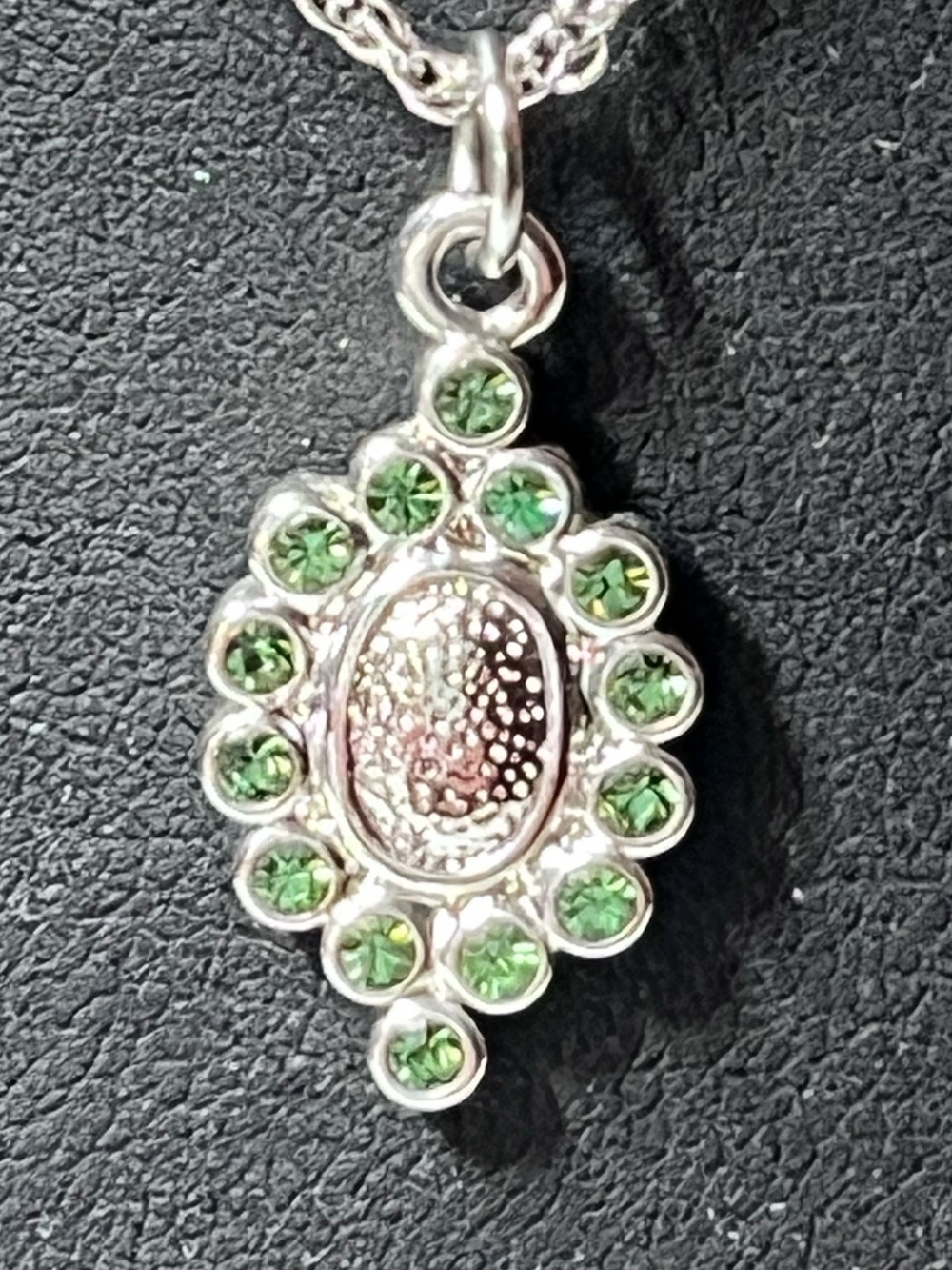 New fifth Avenue pendant and chain. 
Butler
New with tag - Picture 5 of 7